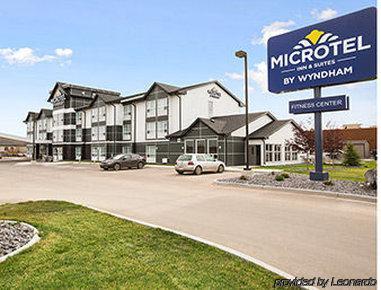 マイクロテル イン&スイーツ バイ ウインダム ブラックフォールズ レッド ディア ノース Blackfalds エクステリア 写真